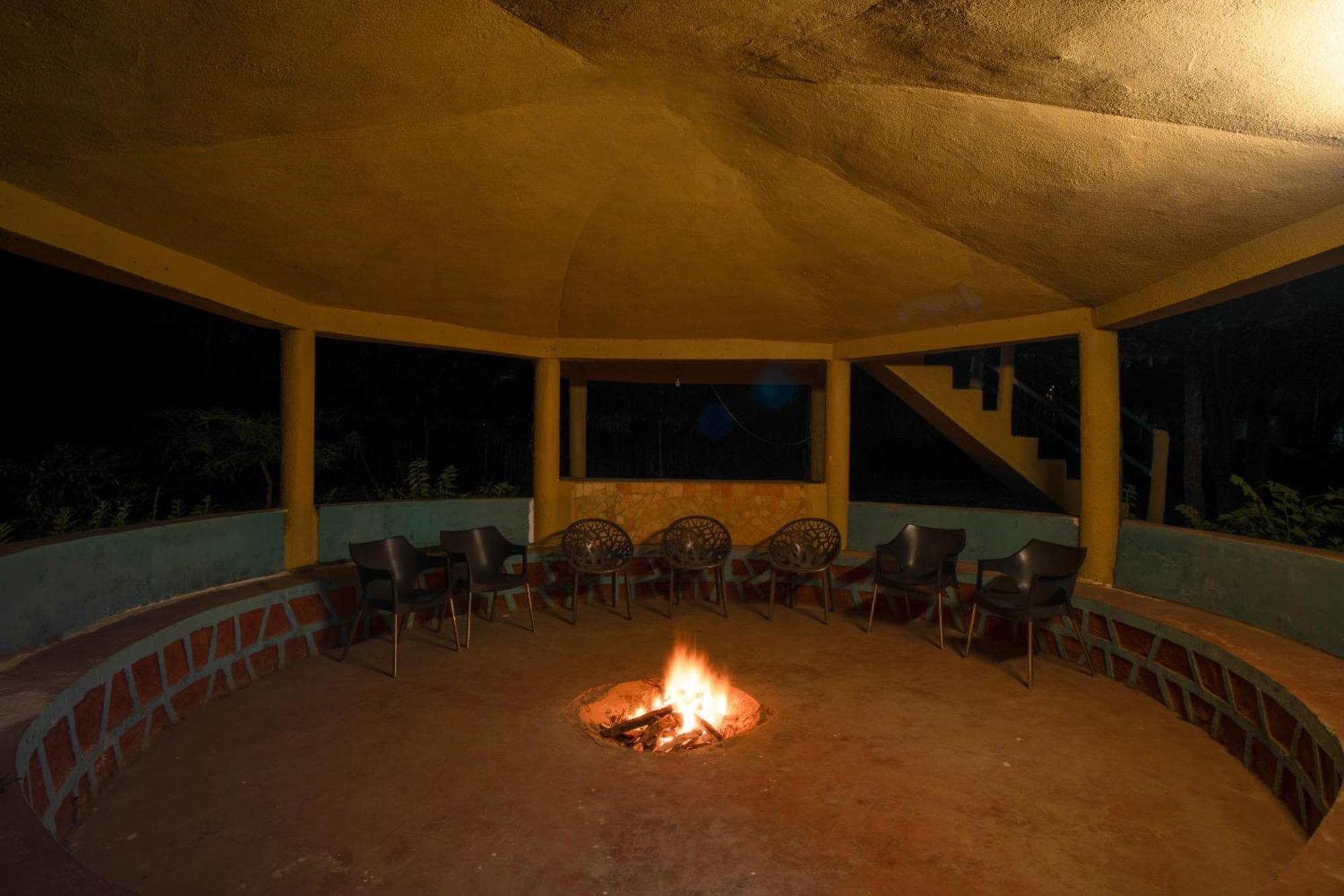 Treebo Premium Mowgli'S Den, Pench Hotel Khawāsa Kültér fotó
