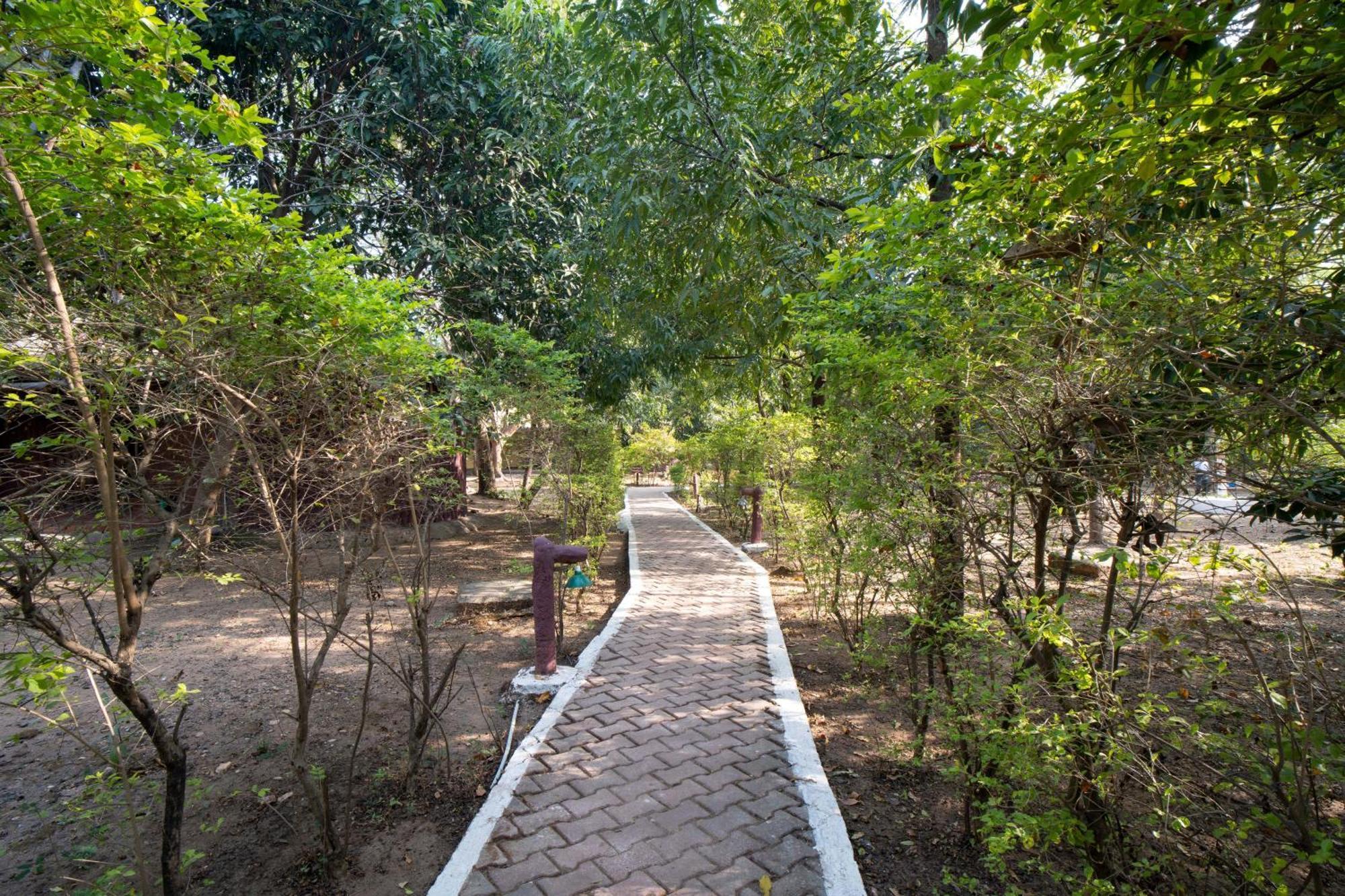 Treebo Premium Mowgli'S Den, Pench Hotel Khawāsa Kültér fotó