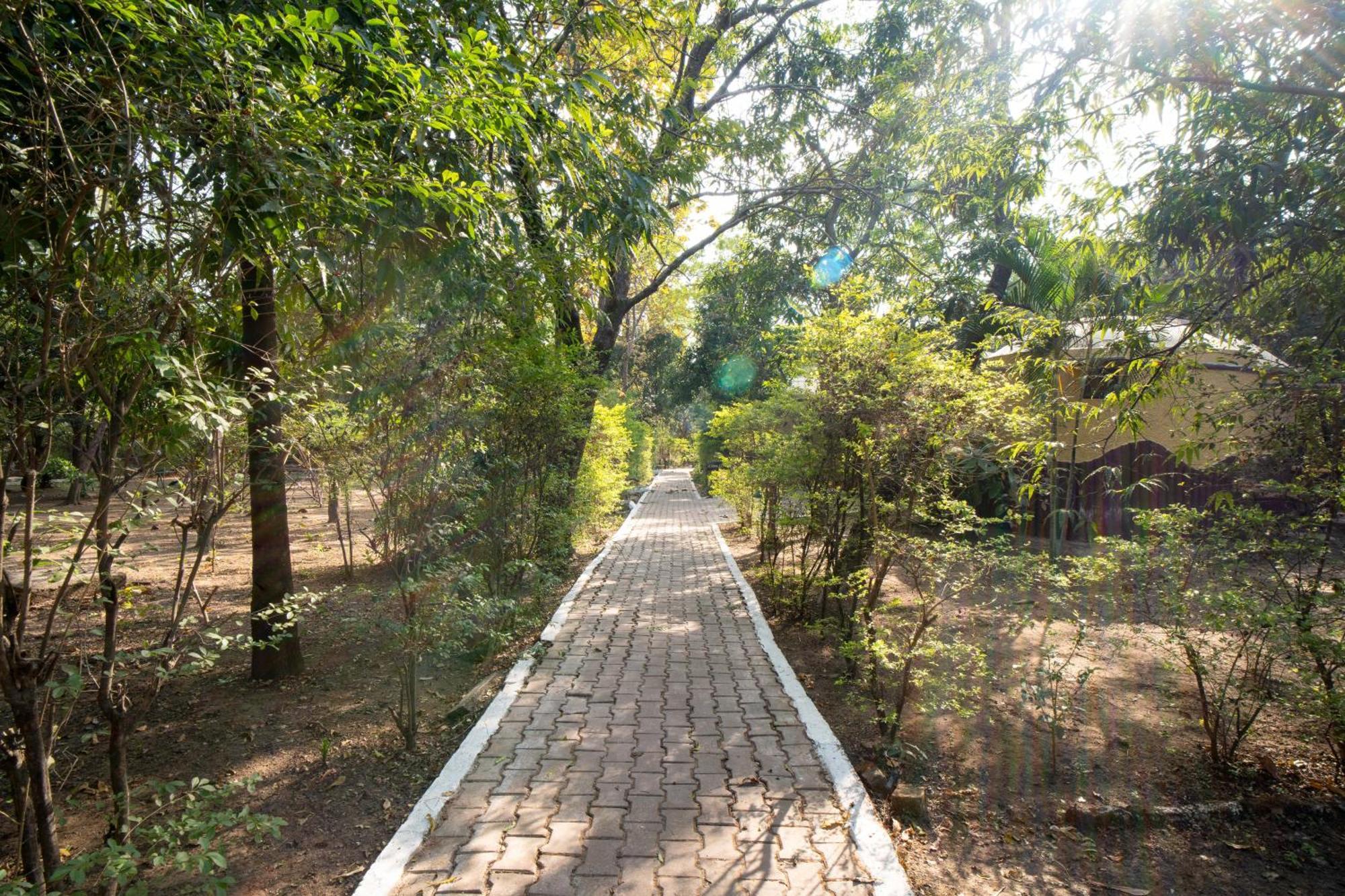 Treebo Premium Mowgli'S Den, Pench Hotel Khawāsa Kültér fotó